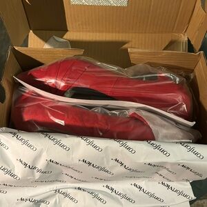 Red Kitten heel pointed shoe